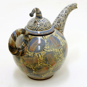 11. Large teapot 22 cms high c1137